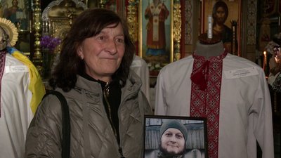 Вишиванки загиблих військових експонували у Свято-Воскресенському соборі міста Рівне Вишиванки загиблих військових експонували у Свято-Воскресенському соборі міста Рівне
