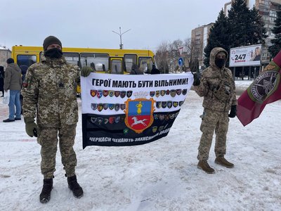 У Черкасах відбулася акція "Не мовчи — полон вбиває" У Черкасах відбулася акція "Не мовчи — полон вбиває"