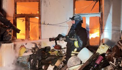 "Вони завжди використовують техніку подвійного удару": рятувальник ДСНС про роботу під обстрілами РФ на Херсонщині "Вони завжди використовують техніку подвійного удару": рятувальник ДСНС про роботу під обстрілами РФ на Херсонщині