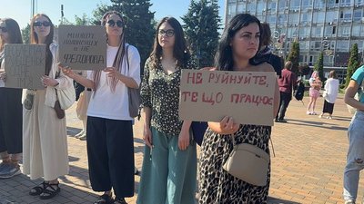 "Не звільняйте Федорова": у Києві та регіонах збираються мирні акції "Не звільняйте Федорова": у Києві та регіонах збираються мирні акції