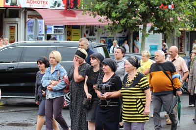 Зустріли "живим коридором": в Умані попрощались із захисником Зустріли "живим коридором": в Умані попрощались із захисником