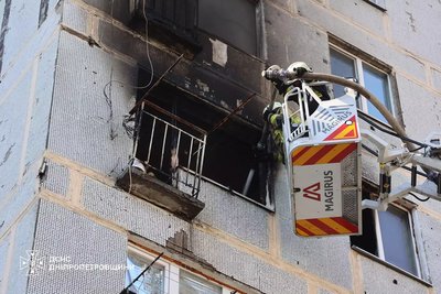У Дніпрі сталася пожежа у гуртожитку: двоє людей дістали травми, ще двох — врятували У Дніпрі сталася пожежа у гуртожитку: двоє людей дістали травми, ще двох — врятували