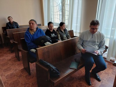 Смерть сестер у Карлівці: обвинуваченого експравоохоронця, який збив дівчат, триматимуть під вартою Смерть сестер у Карлівці: обвинуваченого експравоохоронця, який збив дівчат, триматимуть під вартою