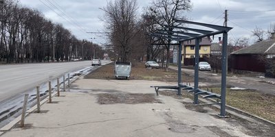 Без даху, лавок і без стін: які зупинки у Полтаві та коли їх будуть ремонтувати Без даху, лавок і без стін: які зупинки у Полтаві та коли їх будуть ремонтувати