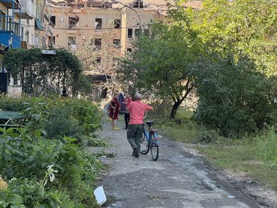 «На мені — чужий халат, чужі капці»: жителі Слов’янська про удар ФАБ-500 «На мені — чужий халат, чужі капці»: жителі Слов’янська про удар ФАБ-500