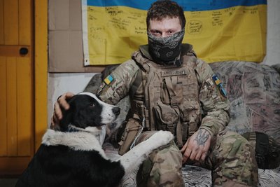 Військовий із Канади "Рись" з собакою Військовий із Канади "Рись" з собакою