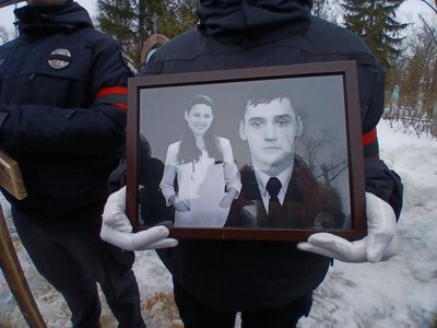 "Здавалося, смерть позаду, але...": у Шостці прощалися з подружжям, яке загинуло в кареті швидкої через удар РФ