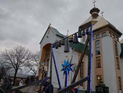 У Голині на Франківщині виконали "Щедрик" на карильйоні з гільз У Голині на Франківщині виконали "Щедрик" на карильйоні з гільз