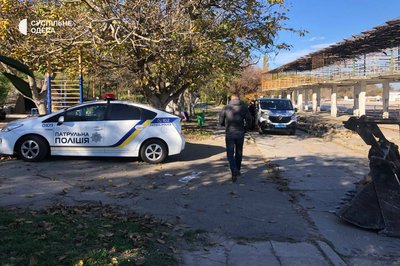 Поліція біля інклюзивного пляжу "Дельфін" Поліція біля інклюзивного пляжу "Дельфін"