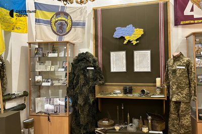 Показують, якою ціною українці виборюють свободу: на Одещині зібрали речі загиблих військових для виставки Показують, якою ціною українці виборюють свободу: на Одещині зібрали речі загиблих військових для виставки