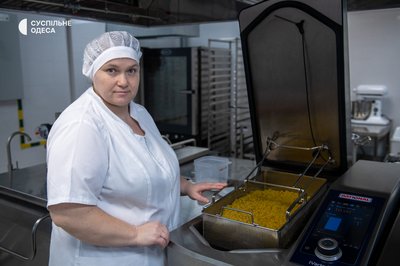 Оновлені харчоблоки Одещини: як реформа відобразилась на умовах роботи шкільних кухарів Оновлені харчоблоки Одещини: як реформа відобразилась на умовах роботи шкільних кухарів
