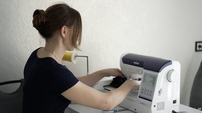 Назвала на честь загиблого чоловіка: у Вінниці маріуполька відкрила магазин вишиванок Назвала на честь загиблого чоловіка: у Вінниці маріуполька відкрила магазин вишиванок