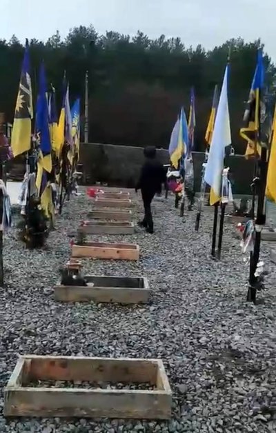 "Земля просідає, хрести хиляться". Чи поновлять будівництво Алеї Слави на кладовищі у Сумах "Земля просідає, хрести хиляться". Чи поновлять будівництво Алеї Слави на кладовищі у Сумах