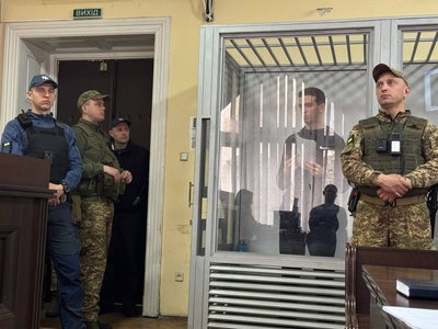 Зінченко зачитує клопотання Зінченко зачитує клопотання