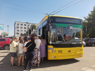 У Полтаві до Дня міста влаштували екскурсію у тролейбусі У Полтаві до Дня міста влаштували екскурсію у тролейбусі