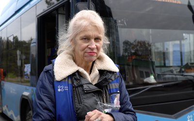 Зупинився після криків пасажирів. У Дніпрі водій тролейбуса їхав під час вибухів: чи є алгоритм для таких випадків Зупинився після криків пасажирів. У Дніпрі водій тролейбуса їхав під час вибухів: чи є алгоритм для таких випадків