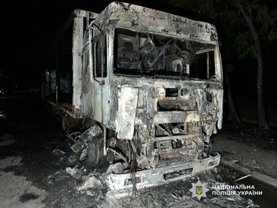 В Одесі 26-річну жінку підозрюють у підпалі двох вантажівок В Одесі 26-річну жінку підозрюють у підпалі двох вантажівок