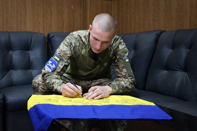 "Захищаю свій Херсон". 18-річний доброволець підписав "Контракт 18-24" і служить у морській піхоті "Захищаю свій Херсон". 18-річний доброволець підписав "Контракт 18-24" і служить у морській піхоті
