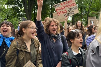 "Не повторіть ганьбу": під парламентом зібралася акція за відновлення незалежності НАБУ і САП "Не повторіть ганьбу": під парламентом зібралася акція за відновлення незалежності НАБУ і САП