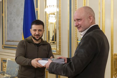 Голова представництва ЄС в Україні Матті Маасікас та президент України Володимир Зеленський Голова представництва ЄС в Україні Матті Маасікас та президент України Володимир Зеленський
