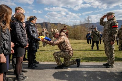 На Закарпатті попрощалися з полеглим прикордонником Ростиславом Ганчаком На Закарпатті попрощалися з полеглим прикордонником Ростиславом Ганчаком