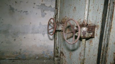 Закинуте бомбосховище на вулиці Київській в Рівному Закинуте бомбосховище на вулиці Київській в Рівному