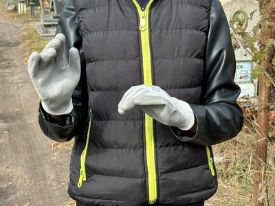 Іноді до місць поховань ведуть знаки: черкащанка прибирає могили та веде блог у ТікТоці Іноді до місць поховань ведуть знаки: черкащанка прибирає могили та веде блог у ТікТоці