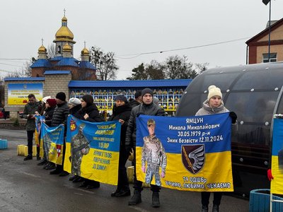 "Вони за нас боролися, а тепер ми за них": на Вінниччині пройшла акція на підтримку полонених і зниклих безвісти "Вони за нас боролися, а тепер ми за них": на Вінниччині пройшла акція на підтримку полонених і зниклих безвісти