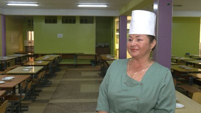 «Діти просять суші»: як в одній зі шкіл Чернігова запросили батьків скуштувати страви зі шкільного меню «Діти просять суші»: як в одній зі шкіл Чернігова запросили батьків скуштувати страви зі шкільного меню