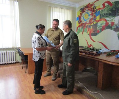Сім захисників з Хмельниччини посмертно нагородили відзнаками, серед яких орден "За мужність" III ступеня й орден Богдана Хмельницького III ступеня Сім захисників з Хмельниччини посмертно нагородили відзнаками, серед яких орден "За мужність" III ступеня й орден Богдана Хмельницького III ступеня