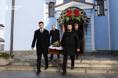 "Були голосом правди". В Києві прощаються із загиблими журналісткою та оператором телеканалу FreeДом "Були голосом правди". В Києві прощаються із загиблими журналісткою та оператором телеканалу FreeДом