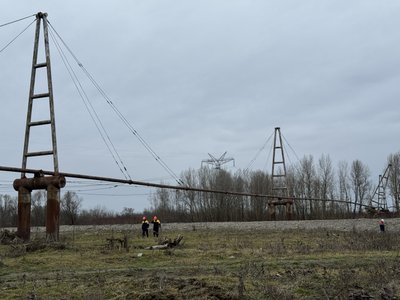 "Працюють представники аварійних служб": на Закарпатті паводок підмив опору газопроводу "Працюють представники аварійних служб": на Закарпатті паводок підмив опору газопроводу