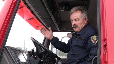 Пожежний автомобіль для рятувальників з Дніпропетровщини передали рівненські та фінські волонтери Пожежний автомобіль для рятувальників з Дніпропетровщини передали рівненські та фінські волонтери