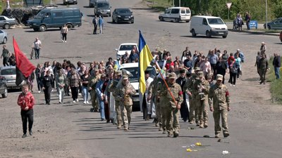 У селищі на Волині попрощалися з 36-річним військовим Володимиром Козіним У селищі на Волині попрощалися з 36-річним військовим Володимиром Козіним