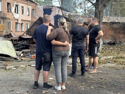 «Ми ледь вилізли, витягували з-під завалів», — наслідки російської атаки на Суми «Ми ледь вилізли, витягували з-під завалів», — наслідки російської атаки на Суми