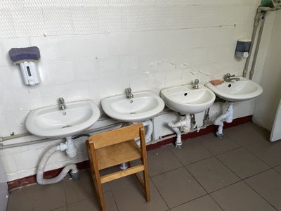 В тісняві та антисанітарії: у Полтаві перевірили умови проживання ВПО у колишніх дитсадках В тісняві та антисанітарії: у Полтаві перевірили умови проживання ВПО у колишніх дитсадках