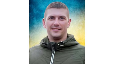 Поховання військових на Чернігівщині: в останню путь провели трьох воїнів ЗСУ Поховання військових на Чернігівщині: в останню путь провели трьох воїнів ЗСУ