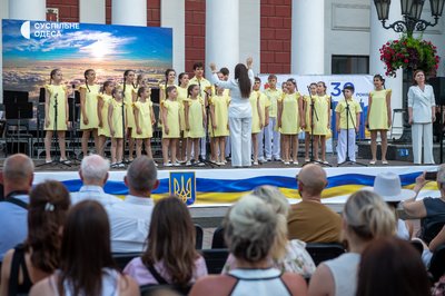 В Одесі на Біржовій площі відбувся концерт до Дня Конституції України: фоторепортаж В Одесі на Біржовій площі відбувся концерт до Дня Конституції України: фоторепортаж