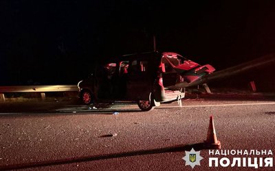 На Полтавщині водій автомобіля в’їхав у відбійник: є травмована На Полтавщині водій автомобіля в’їхав у відбійник: є травмована