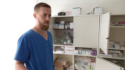 Лікар-хірург Чорноострівської лікарні Микола Макогонський Лікар-хірург Чорноострівської лікарні Микола Макогонський