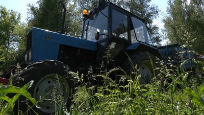 Один трактор на усі види робіт у прикордонному селі Вороб'ївка на Чернігівщині Один трактор на усі види робіт у прикордонному селі Вороб'ївка на Чернігівщині