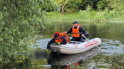 Зі ставка на Чернігівщині дістали тіло чоловіка Зі ставка на Чернігівщині дістали тіло чоловіка