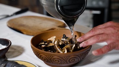 "Кулінарний спадок": рецепт холодної грибної юшки з оселедцем, яку готують на рівненському Поліссі "Кулінарний спадок": рецепт холодної грибної юшки з оселедцем, яку готують на рівненському Поліссі