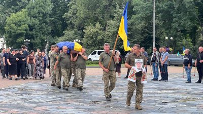 Двох бійців опізнали за ДНК-експертизою: на Чернігівщині поховали Михайла Мазая, Олександра Гладченка та Дмитра Сердюка Двох бійців опізнали за ДНК-експертизою: на Чернігівщині поховали Михайла Мазая, Олександра Гладченка та Дмитра Сердюка