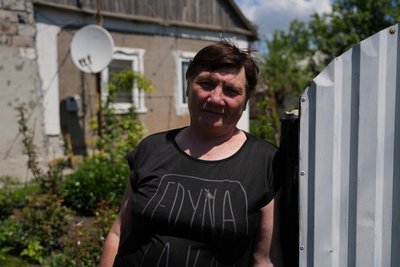 "Сидимо вдома, і будемо сидіти". Менш ніж 80 людей залишилось у прифронтовій Колоні-Межовій на Дніпропетровщині "Сидимо вдома, і будемо сидіти". Менш ніж 80 людей залишилось у прифронтовій Колоні-Межовій на Дніпропетровщині