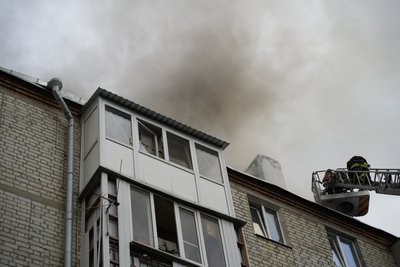 Багатоквартирний будинок у Новвобаварському районі Харкова, в який влучив російський безпілотник Багатоквартирний будинок у Новвобаварському районі Харкова, в який влучив російський безпілотник