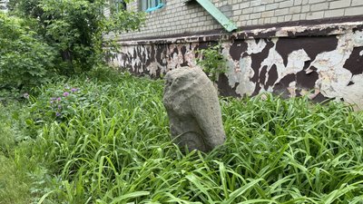 Половецька кам'яна статуя Білокузьминівка Костянтинівська громада Донецька область 28 травня 2025 рік Половецька кам'яна статуя Білокузьминівка Костянтинівська громада Донецька область 28 травня 2025 рік