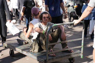 Гуляння під час війни: як хасиди зустрічають 5786 рік — фоторепортаж з Умані