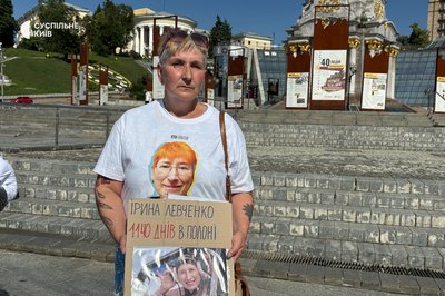 "Нумо, сестри!": у Києві відбулася акція в підтримку полонених жінок "Нумо, сестри!": у Києві відбулася акція в підтримку полонених жінок