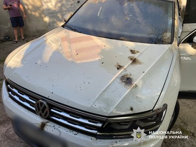 Згоріли сміттєві баки, зазнали пошкоджень гараж і автівка: пенсіонерку з Одеси підозрюють у підпалі Згоріли сміттєві баки, зазнали пошкоджень гараж і автівка: пенсіонерку з Одеси підозрюють у підпалі